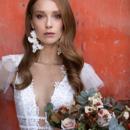 Villa Medicea di Lilliano Bride And Bouquet
